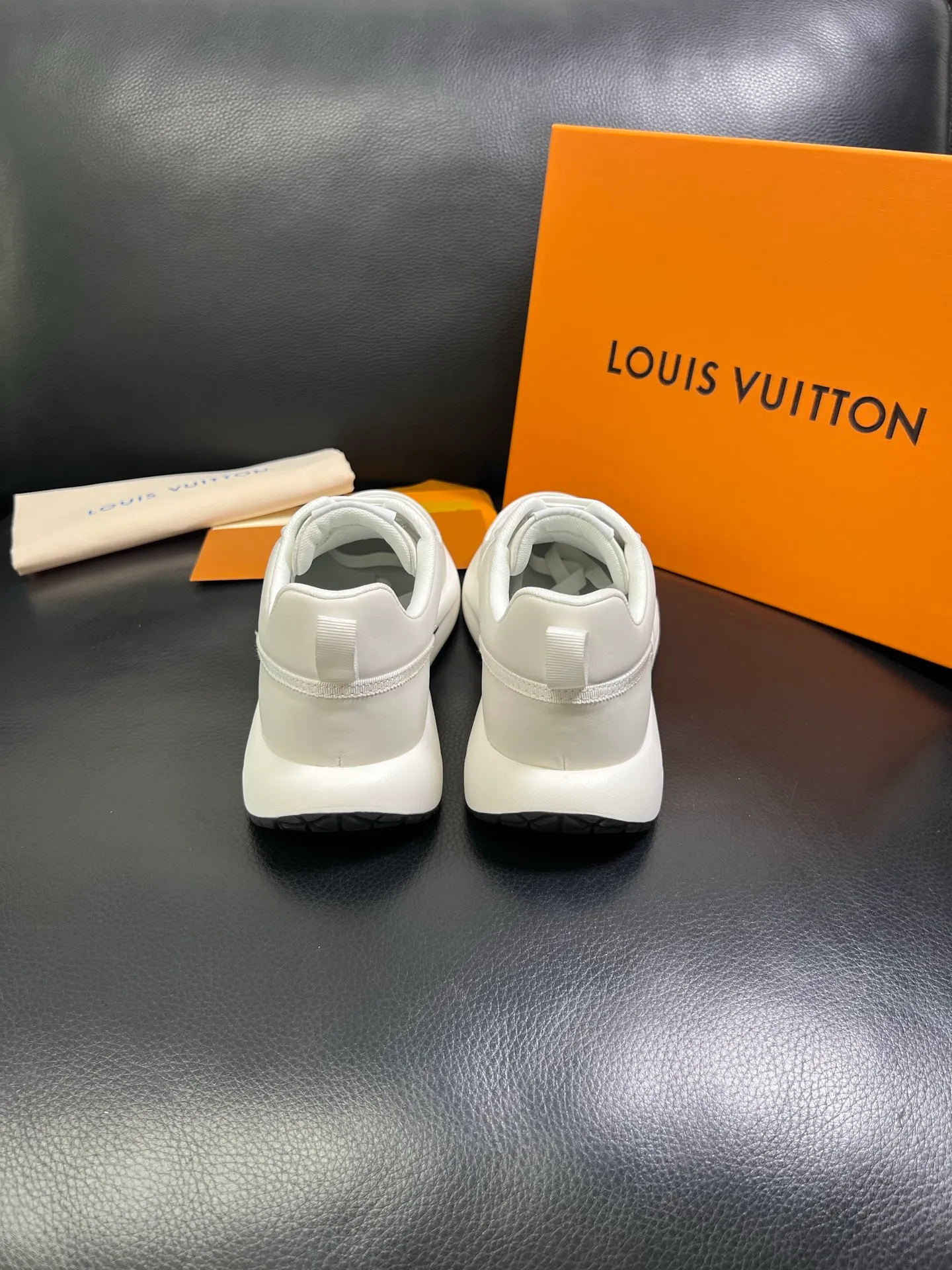 Men's shoes💰800 Lv 🔍Top purchasing agent🇮🇹 Louis Vuitton, the sports sneaker counter is synchronized, the uppers are imported from Italy, high-quality splicing colorful and complex crafts, the imported mesh padding is soft and comfortable, soles: original soles specially provided by the original factory, T men's men's shoes 💰U exclusive movable molded soles are super comfortable, original factory and single goods, 🔍🔍high quality, you can enter and exit the counter at will, welcome to compare, code number 38-44 (customized 45) 85871